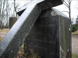 Es ist ein deutscher Friedhof!!