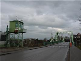 Über Hansel-Franz Wichtig seine Drehbrücke. Nach Karosta