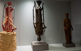 eine Bronzestatue. Gießen