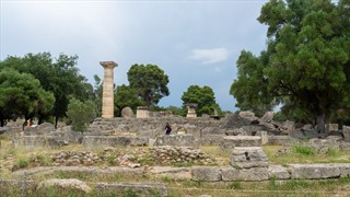 Am Tempel des Zeus. Er selbst fehlt