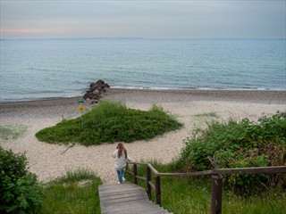 Nach dem Essen: Abendspaziergang an der Ostsee