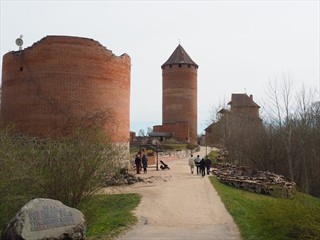 Aber die Burg, ist natürlich die Burg der  <a href="https://de.wikipedia.org/wiki/Turaida">Herrschaft</a>
