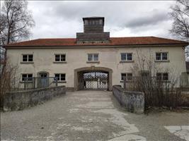 Typisches Eingangsgebäude für ein KZ...