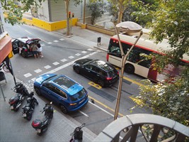 Um unserer Hotel herum gibt es nur Busspuren, Verbotsschilder und Baustelle