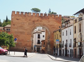 Durch die Puerta del Elvira