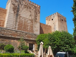 Die Alcazaba, der älteste Teil, hat wegen Erdbeben-Schäden geschlossen