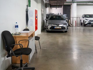 ... zwischen Schreibtisch und Schrotthaufen findet man für uns einen Platz