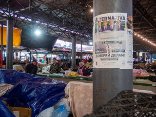 Das sieht mir aus wie pro-russische Propaganda. Aber lesen kann ich nicht was da steht