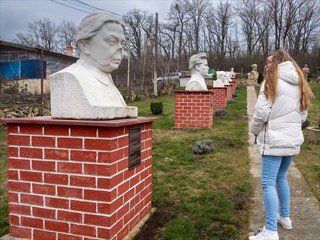 Oder auch Beton-Köpfe der Zeitgeschichte