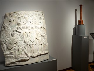 Auf der Trajan-Säule werden die lokalen Horden lobend erwähnt. Die Säule steht übrigens an der Via de Imperiali in Rom